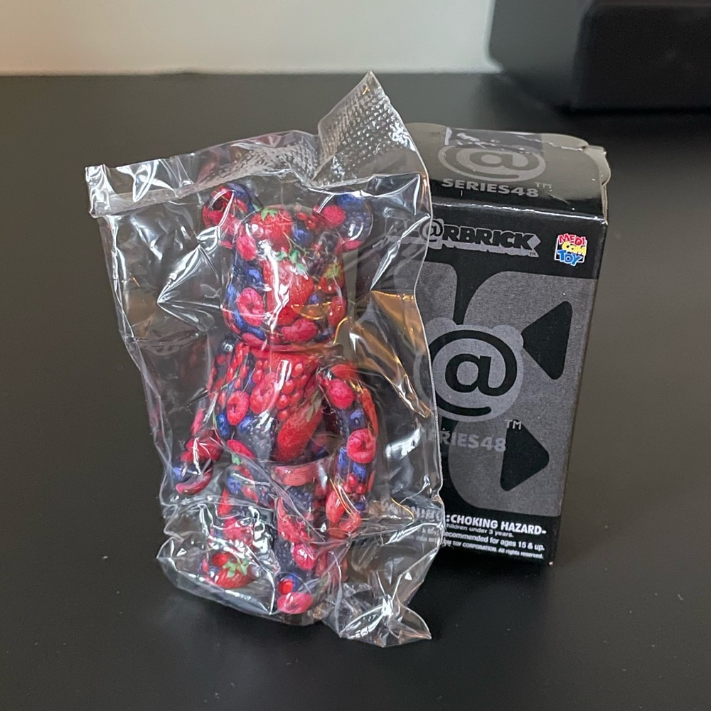 Bearbrick Series 48 100% Jellybeans Berry